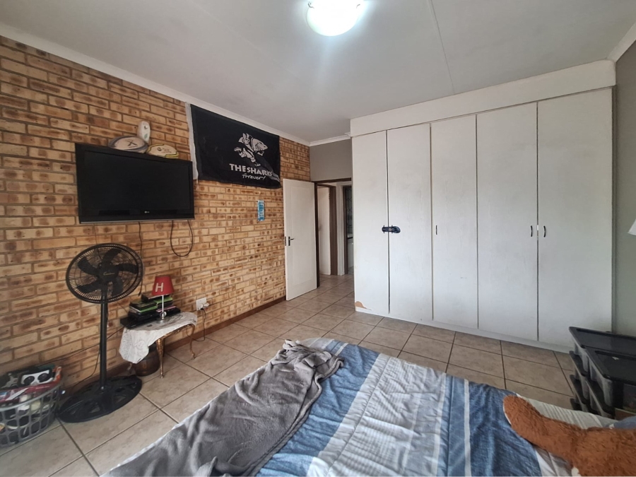 6 Bedroom Property for Sale in Meerhof North West